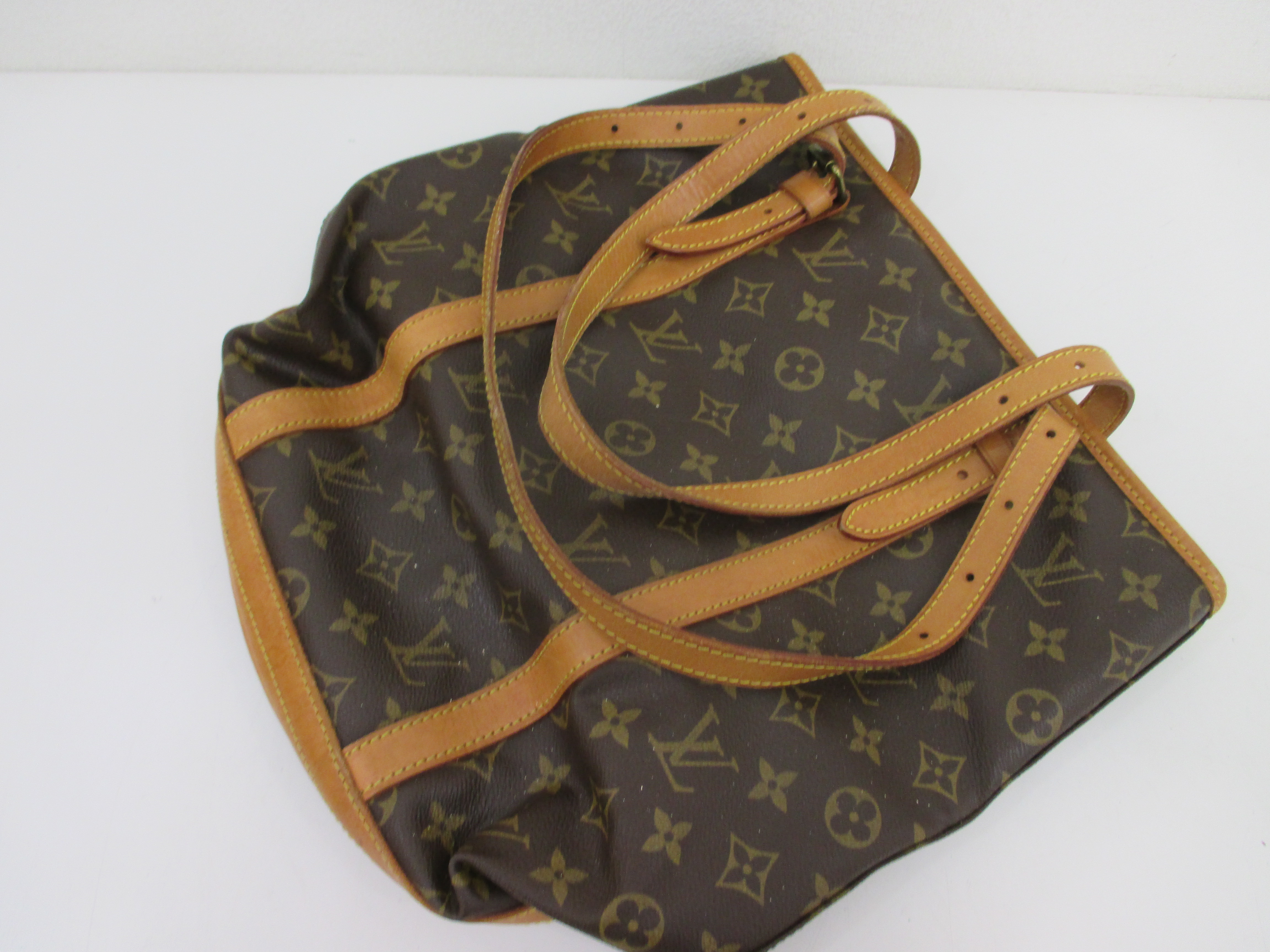 Louis Vuitton Handbag 392366