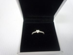 堺泉北の皆様、ダイアの高価買取はアクロスモール泉北店へ