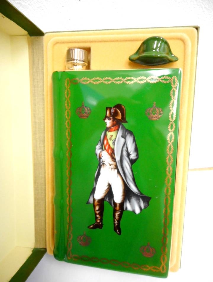 CAMUS NAPOLEON BOOK★カミュ ナポレオン ブック 緑 陶器ボトル お酒 替栓箱付き ブランデー 買取致しました。 | 買取