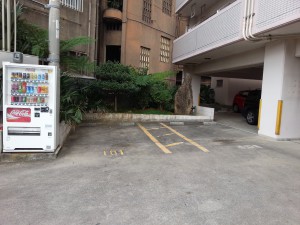大吉那覇与儀店の来客用駐車場