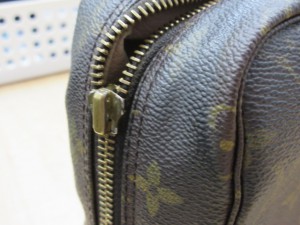 ファスナー破損