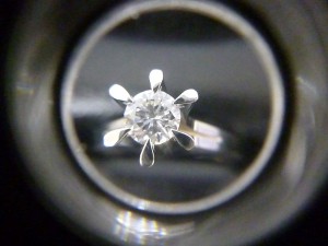 立て爪 ダイヤモンド 指輪