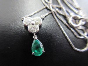 メレDネックレス