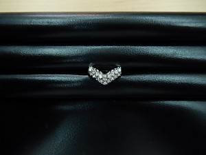 メレダイヤ付きリングの写真です。