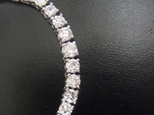 プラチナダイヤモンドネックレス近影
