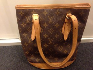 ヴィトンバケツの画像です