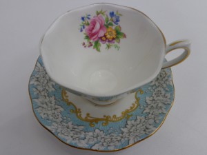 お買取り致しましたロイヤルアルバとです。