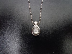 ペアシェイプカットのダイヤをお買取り致しました。