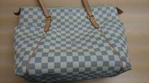 ヴィトンのアズールです。