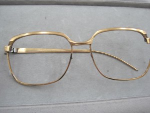 金縁メガネの画像です。
