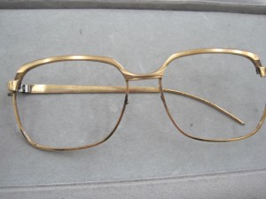 金縁メガネの画像です。
