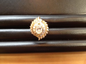 大吉武蔵小金井店で買取りました2ctオーバルカットダイヤモンドリングの画像です