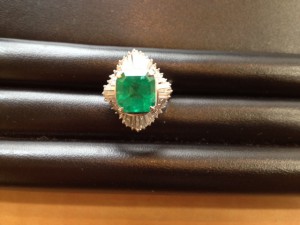 大吉武蔵小金井店で買取りました4.86ctエメラルドリングの画像です