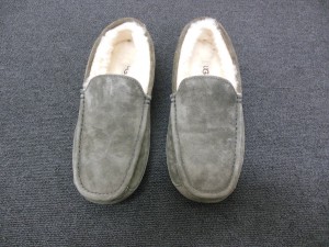 UGG 男性用シューズ の画像です。