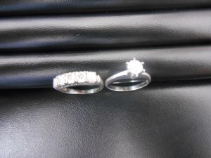 ダイヤ　立て爪　一文字