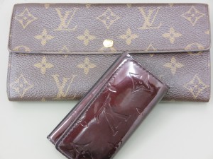 ヴィトンの財布とキーケースの画像です。