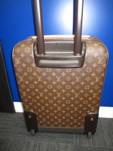 ヴィトンコロ付き旅行バック