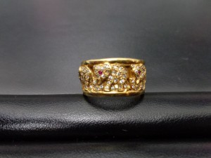 ダイヤとルビーで象をデザインした指輪をお買取り致しました。