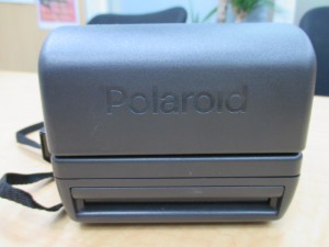 ポラロイドカメラです。
