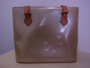 ヴェルニ、ヒューストンの画像です