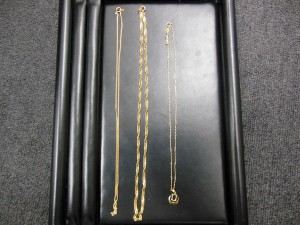 金のネックレスの画像です。