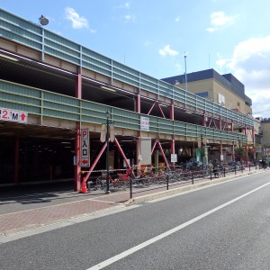 立体駐車場の目の前に大吉住道店があります。