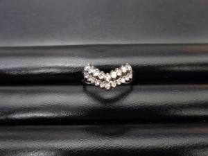 メレダイヤでデザインされた指輪をお買取り致しました大吉鶴見店です。