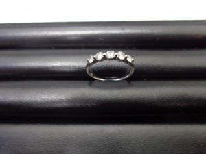 K18WGに5連のダイヤの指輪をお買取り致しました大吉鶴見店です
