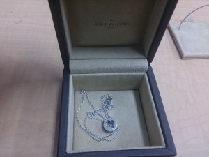 ルイヴィトン　ネックレス