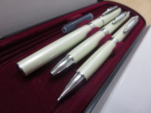 万年筆、シャーペン、ボールペンセットの画像です