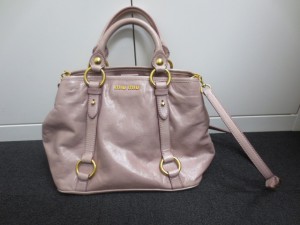 ミュウミュウ　パテントレザー　MIUMIU