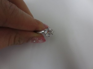 草加　ダイヤ　ルース