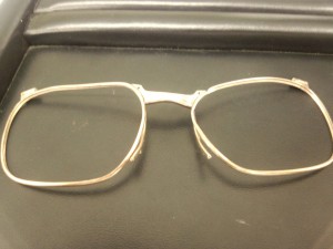 金縁メガネの買取なら追浜駅前の大吉サンビーチ追浜店にお任せください