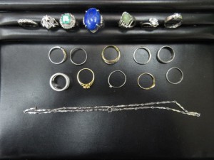 貴金属の映像です。