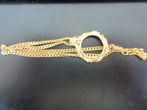 貴金属の映像です。