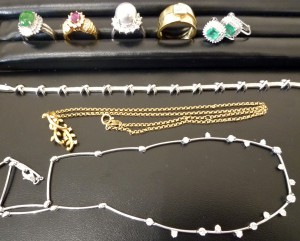 ネックレス、宝石