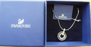 スワロフスキーネックレス