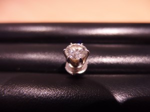 ダイヤモンド ピアス