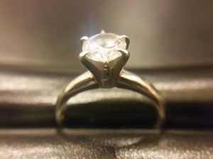 ダイヤモンドの指輪です。