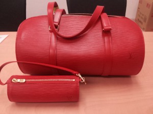 大吉中野店はLVの赤いバッグの買取をしました。