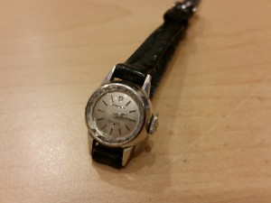 古いオメガの時計です。