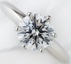 ダイヤを買取している大吉中野店です