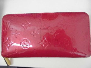 LVの財布を買取りました。