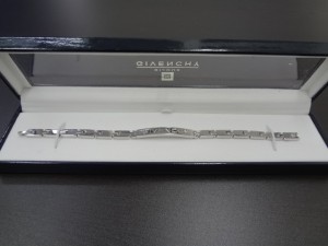 ジバンシーブレス