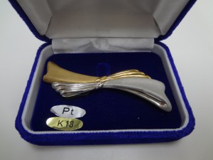 金/プラチナ　ブローチ