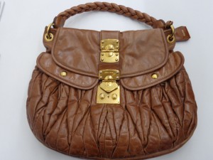 ミュウミュウのマテラッセをお買取り致しました大吉鶴見店です。