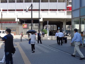 JR鶴見駅東口からの道順②