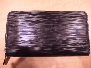 関内伊勢佐木町の大吉です。財布をお買取りいたしました。