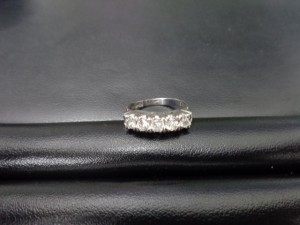 本日もダイヤモンドの指輪をお買取り致しました大吉鶴見店です。