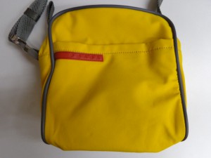 プラダスポーツのショルダーポーチをお買取り致しました大吉鶴見店です。